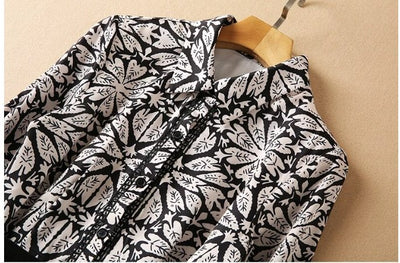 Rochie Cu Flori Negre Anilor 40