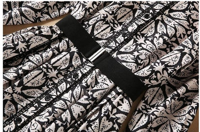 Rochie Cu Flori Negre Anilor 40