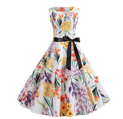 Rochie Albă Evazată Vintage Cu Flori Fierbinți