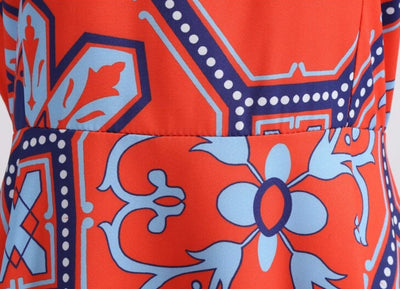 Rochie Evazată Cu Flori Roșii De Epocă