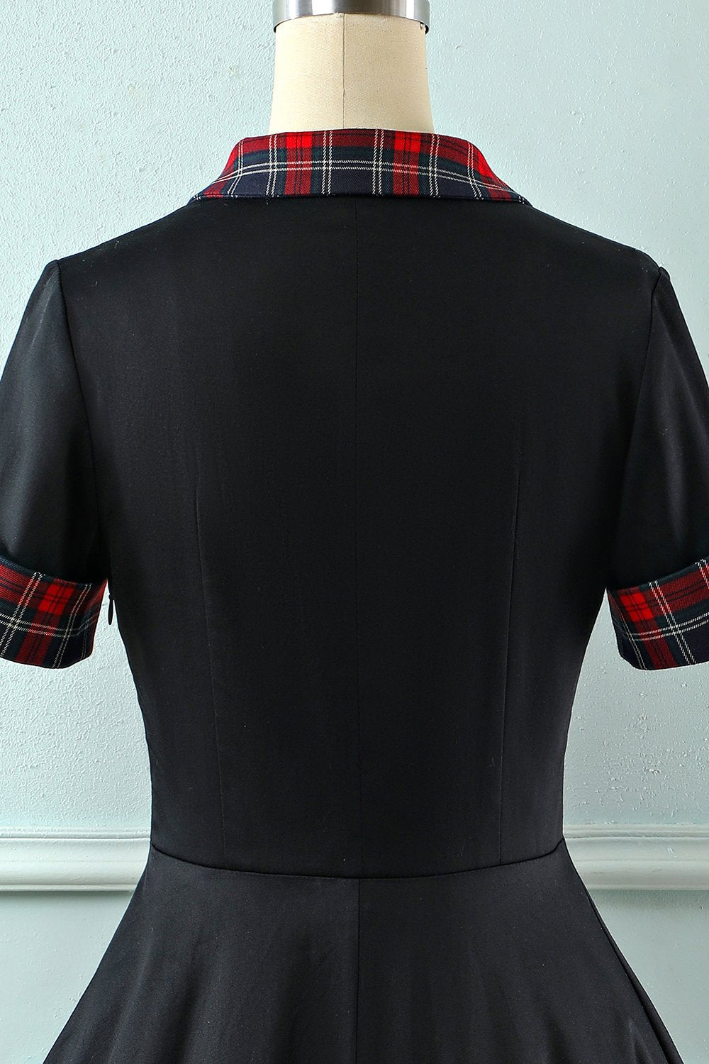 Rochie De Epocă Cu Guler Răsturnat