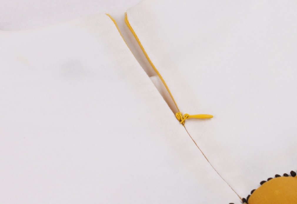 Destul De Rochie Galbenă Și Albă Design Vintage