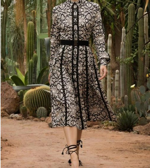 Rochie Cu Flori Negre Anilor 40