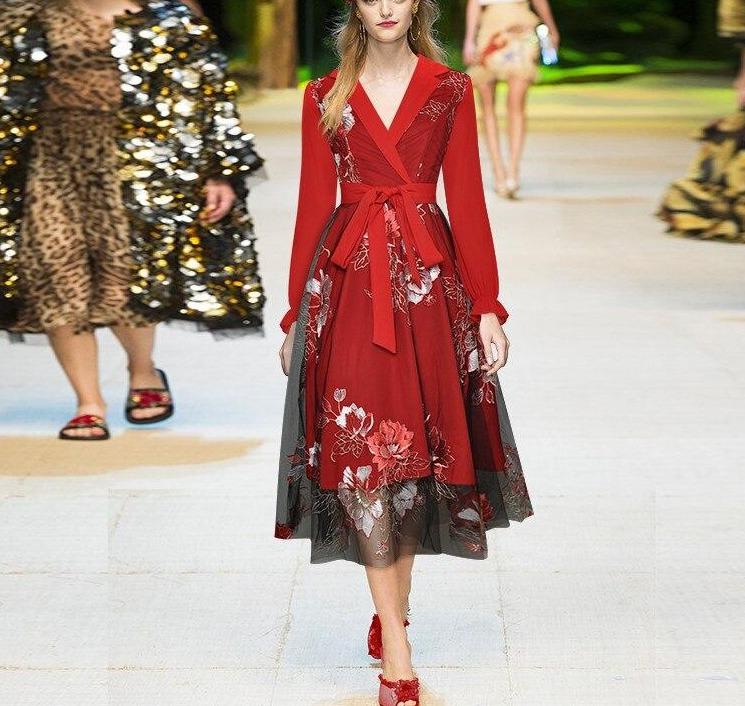 Rochie Albă Și Roșie Din Anii 40