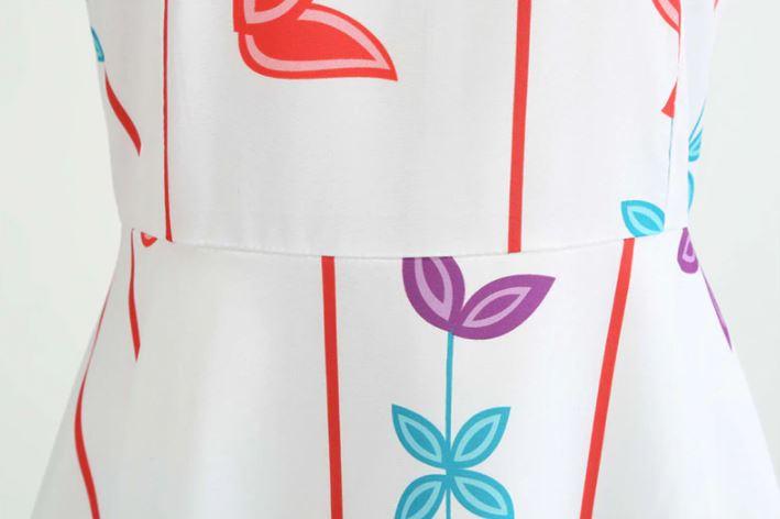 Rochie Simplă Din Anii 50