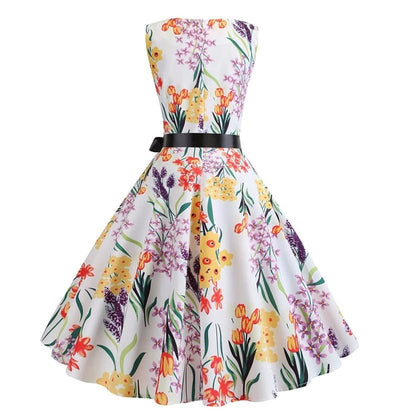 Rochie Albă Evazată Vintage Cu Flori Fierbinți