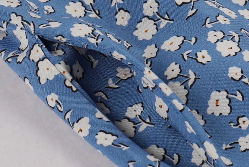 Rochie Vintage Albastră Evazată Cu Flori Albe