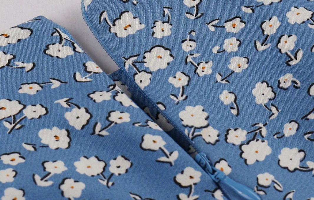 Rochie Vintage Albastră Evazată Cu Flori Albe