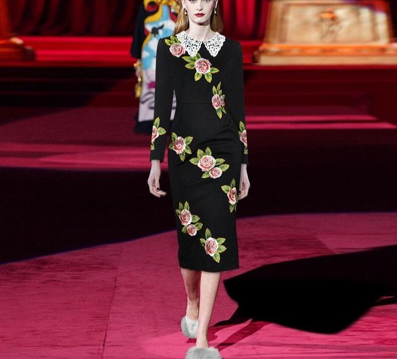 Rochie Vintage Anilor 40 Cu Trandafiri Mari