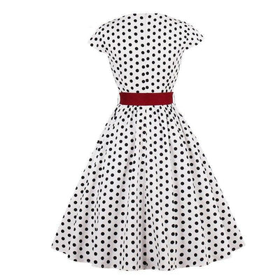 Rochie Vintage Cu Centură Albă De Mărimi Plus