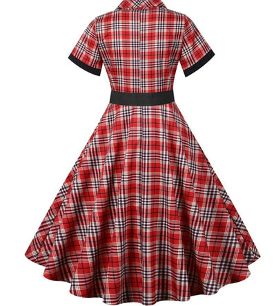 Rochie Vintage Cu Dungi Roșii Și Negre
