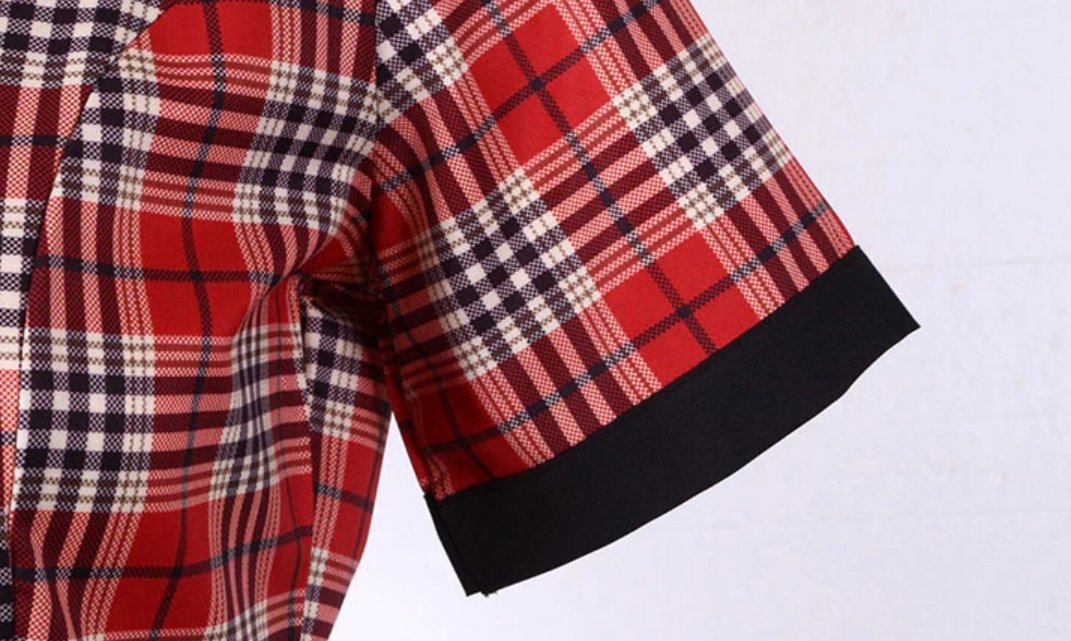 Rochie Vintage Cu Dungi Roșii Și Negre