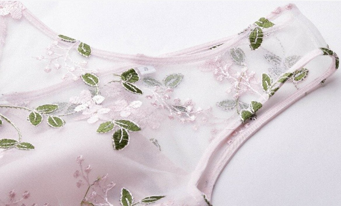 Rochie Brodata Cu Trandafiri Vintage